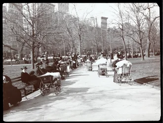 Babakocsis nők képe a Madison Square Parkban, New York, 1901 (ezüst zselatin nyomat)